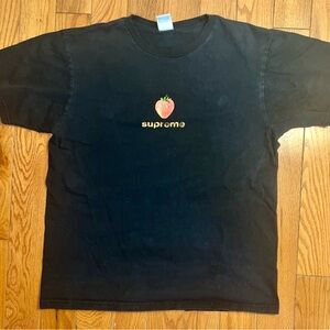 Supreme tee extra large